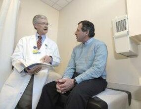 A man with prostatitis consults a urologist